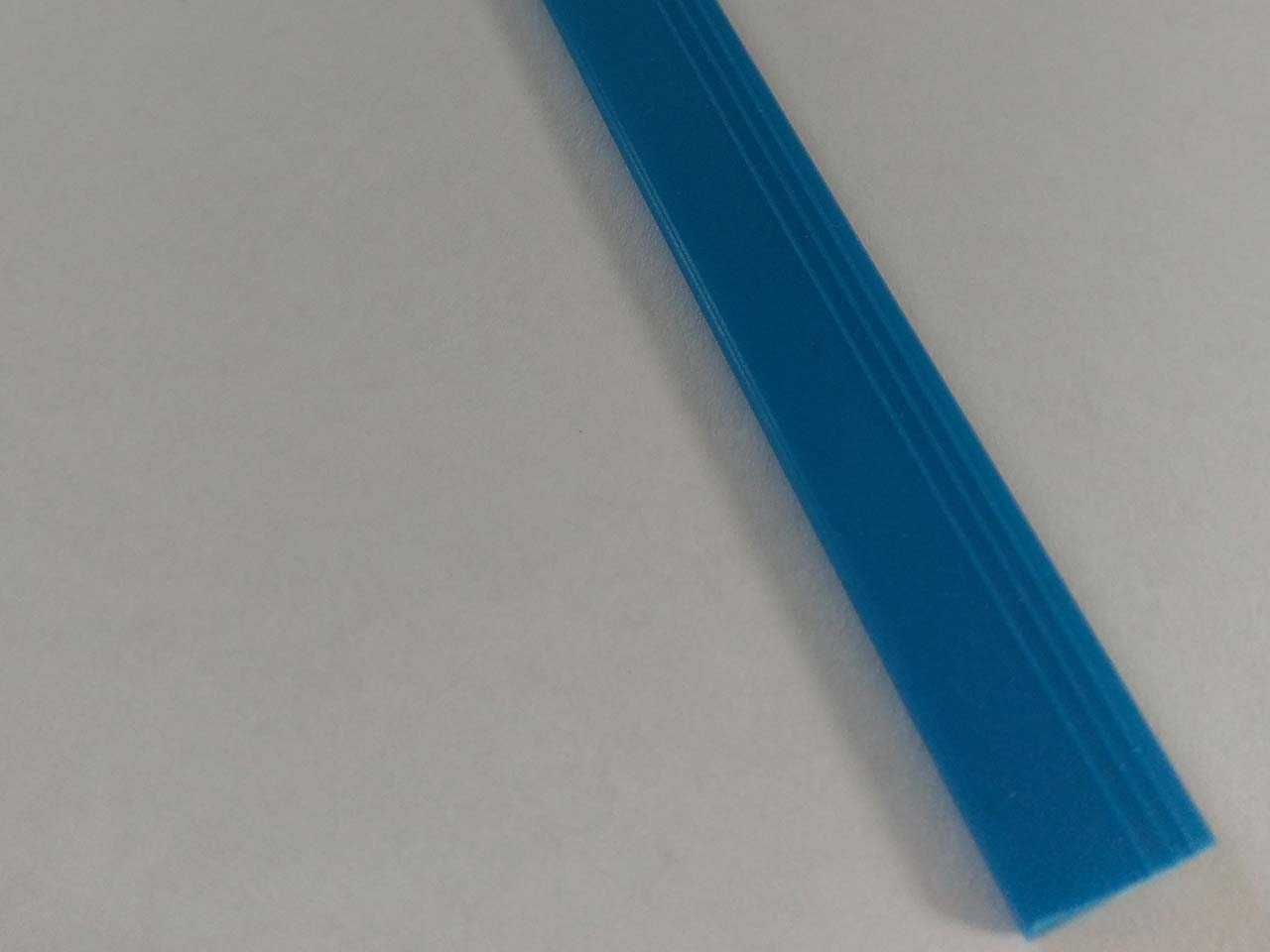 Profilo morbido di colore blu in plastica Magaplast